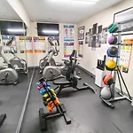 Econo Lodge Choice Hotels I 95 Savannah Gateway 24 Hour Fitness Center On Site Guest Laundry On Site Perkins Restaurant
