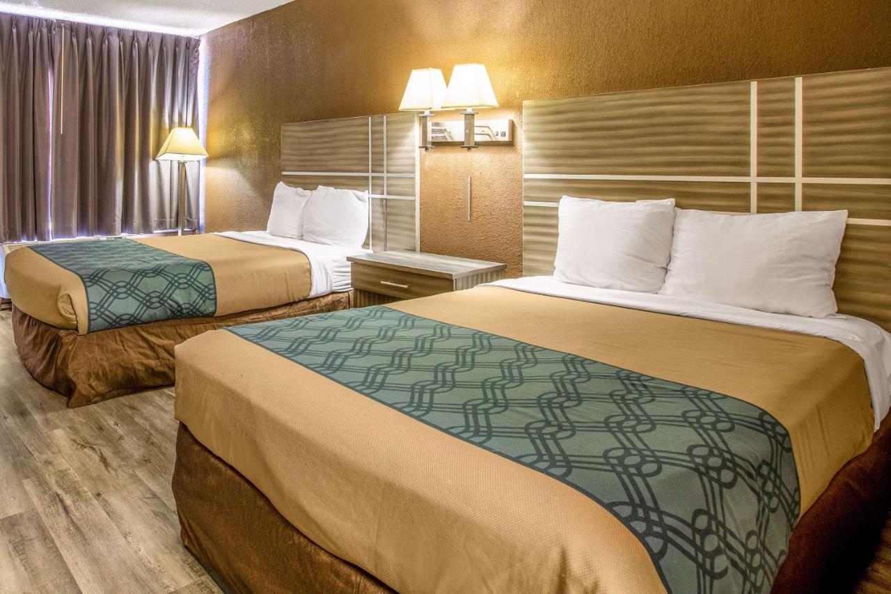 Hotel Econo Choice I 95 Gateway 24 Hour Fitness Center On Site Guest Laundry On Site Perkins Restaurant