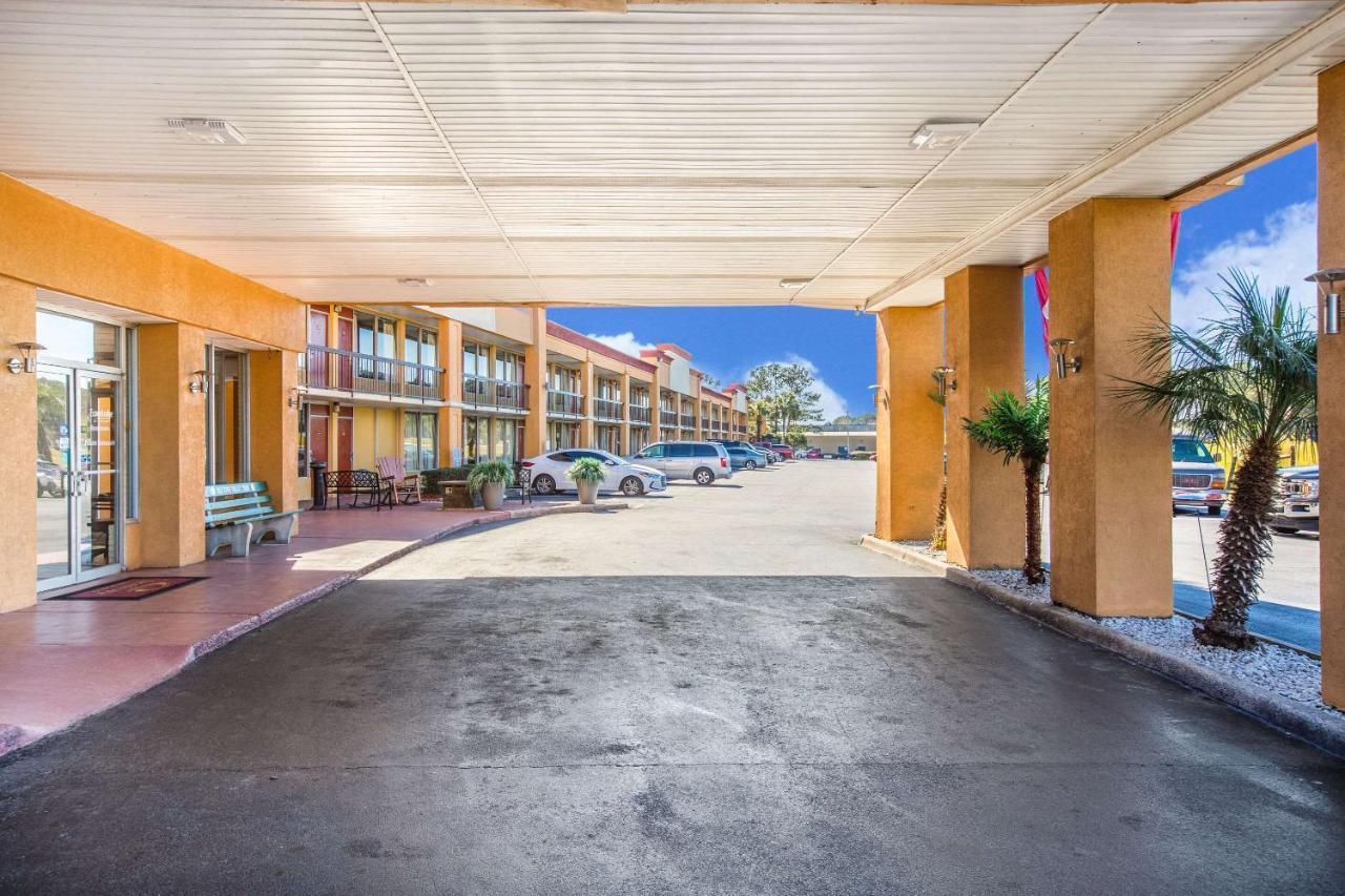 Hotel Econo Choice I 95 Gateway 24 Hour Fitness Center On Site Guest Laundry On Site Perkins Restaurant