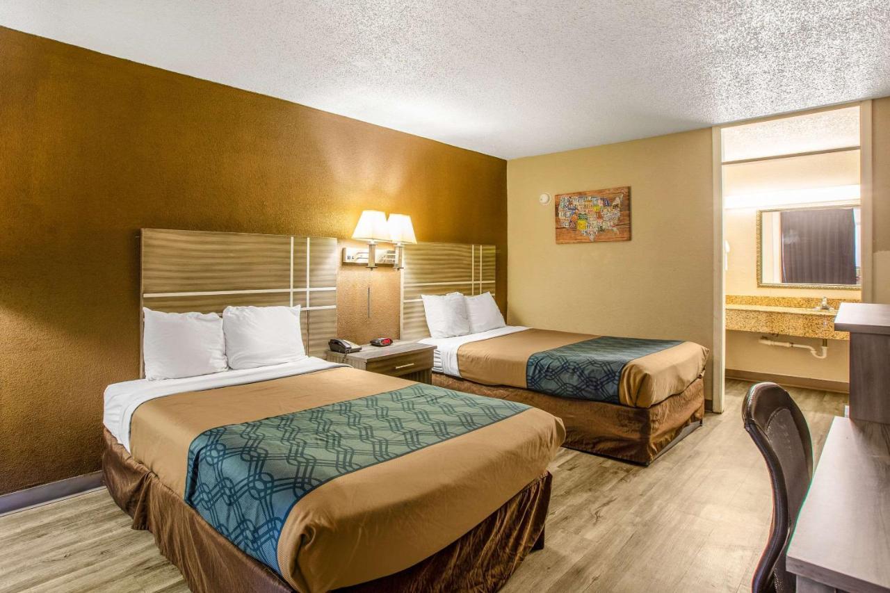 Hotel Econo Choice I 95 Gateway 24 Hour Fitness Center On Site Guest Laundry On Site Perkins Restaurant