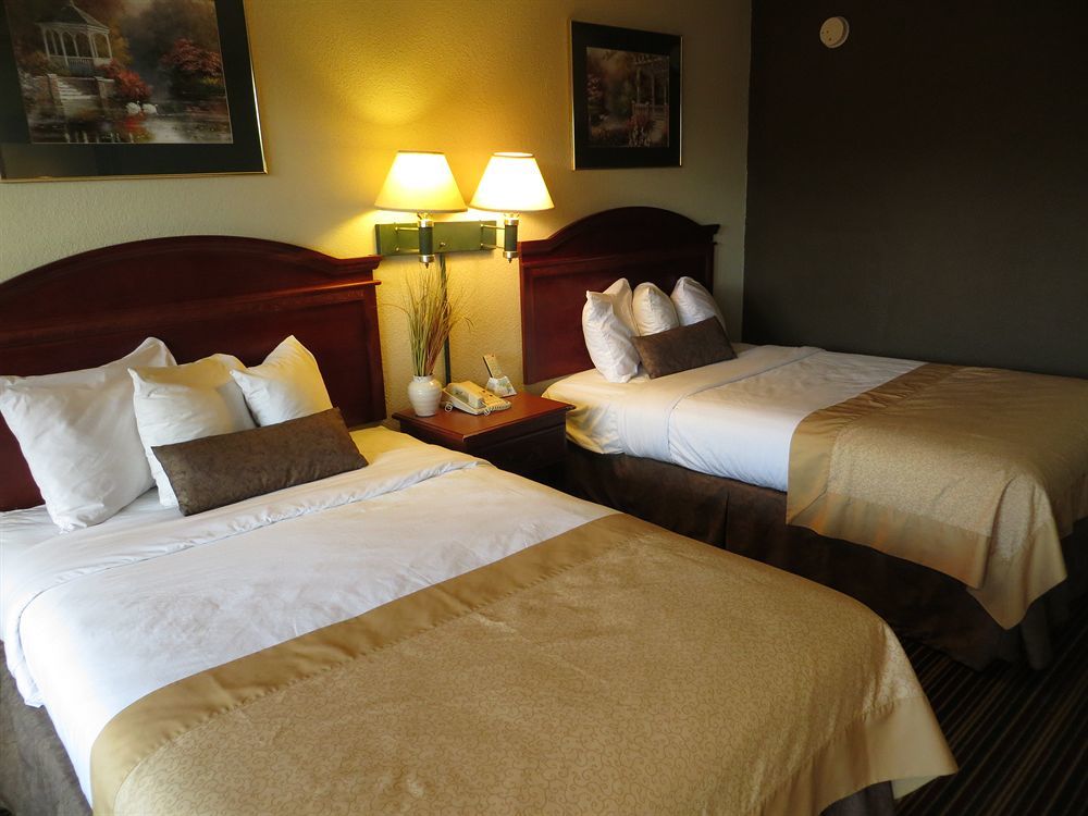 Hotel Econo Choice I 95 Gateway 24 Hour Fitness Center On Site Guest Laundry On Site Perkins Restaurant 3*