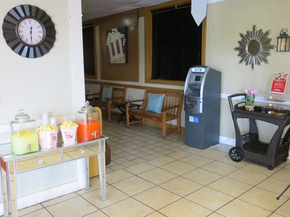 Econo Choice I 95 Gateway 24 Hour Fitness Center On Site Guest Laundry On Site Perkins Restaurant 3*