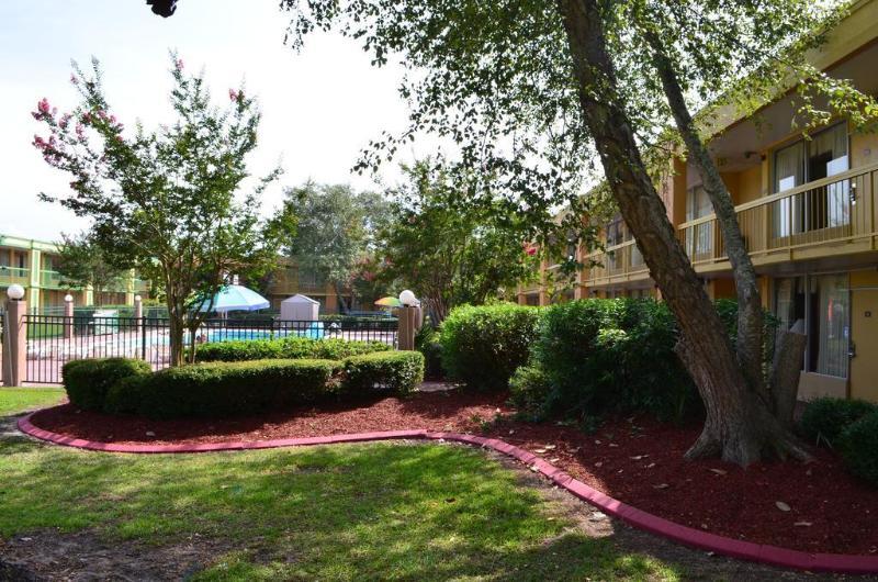 Econo Choice I 95 Gateway 24 Hour Fitness Center On Site Guest Laundry On Site Perkins Restaurant 3* Savannah